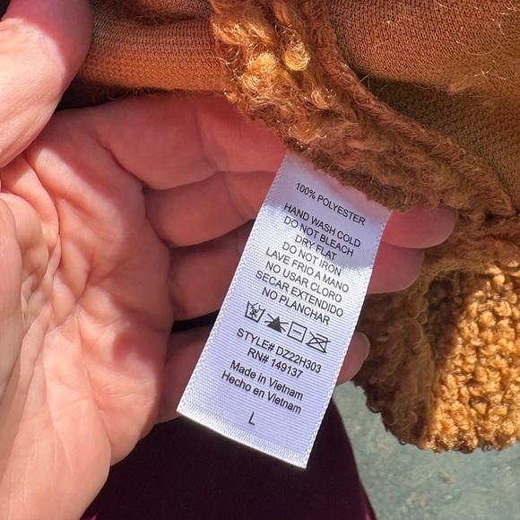 Women’s Oversized Tan ‘Teddy’ Sherpa Jacket with Patch Pockets - Picture 6 of 6